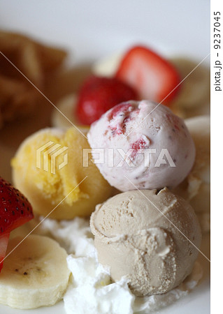 Waffles with ice cream and fruits 9237045