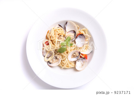 spaghetti with clam 9237171