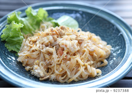 Thai food padthai fried noodle with shrimp 9237388