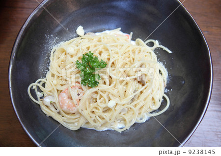 Spaghetti Carbonara with shrimp 9238145
