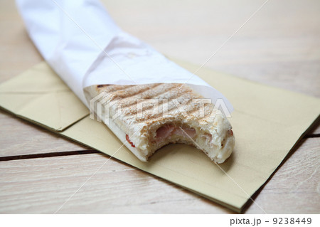 sandwich ham and cheese 9238449