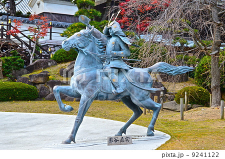 熊谷次郎直実の騎馬像(源平の庭・須磨寺/兵庫県神戸市須磨区須磨寺町) 熊谷次郎直実の騎馬像(源平の庭・須磨寺/兵庫県神戸市須磨区須磨寺町) 9241122