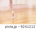バレエイメージ　トウシューズ片足立ち 9241212