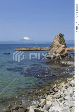 立石と富士山 9241668