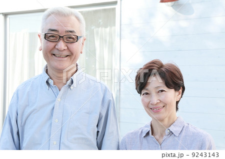 シニア　夫婦イメージ 9243143