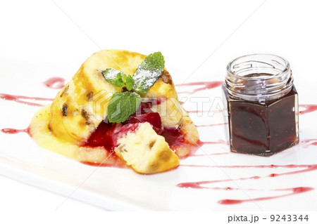 Cottage cheese pie with jam on white background in restaurant 9243344