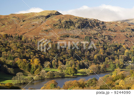 イギリス湖水地方 グラスミア湖周辺の秋景色の写真素材
