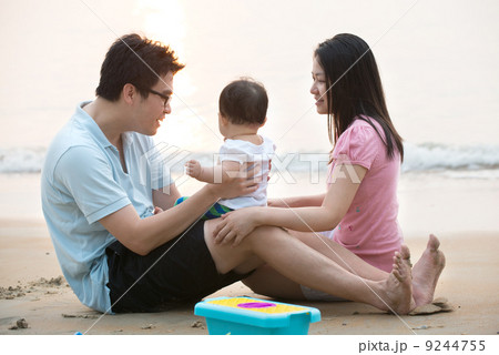 Happy Asian Family Playing on the beach 9244755