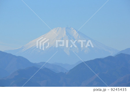 初冬の富士山(高尾山・山頂/東京都八王子市) 初冬の富士山(高尾山・山頂/東京都八王子市) 9245435