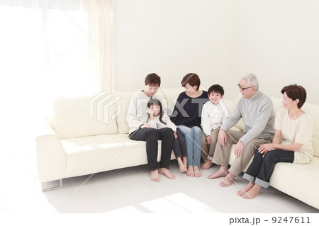 三世代家族イメージ 9247611