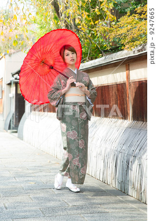 京都で着物を着た女性 9247665