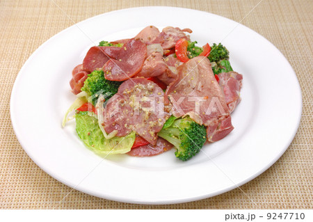 おいしい牛タンサラダ 9247710