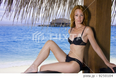 girl on background of ocean 9250104