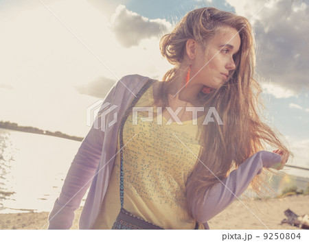 beautiful girl in the morning on the beach. beautiful girl in the morning on the beach. 9250804