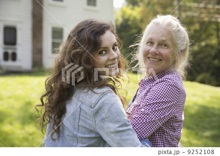 A family summer gathering at a farm. A shared meal, a homecoming. 9252108