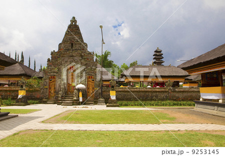 temple on lake Beratan, Bali,Indonesia temple on lake Beratan, Bali,Indonesia 9253145