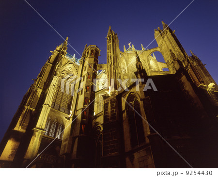 夜のサンテ・ティエンヌ大聖堂 9254430