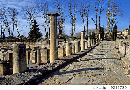 プロバンスの古代ローマ遺跡 プロバンスの古代ローマ遺跡 9255720