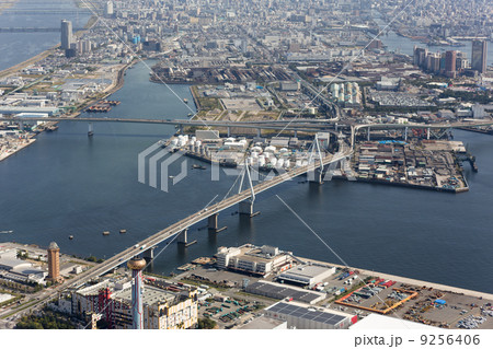 大阪の此花大橋と北港ジャンクションを空撮  9256406