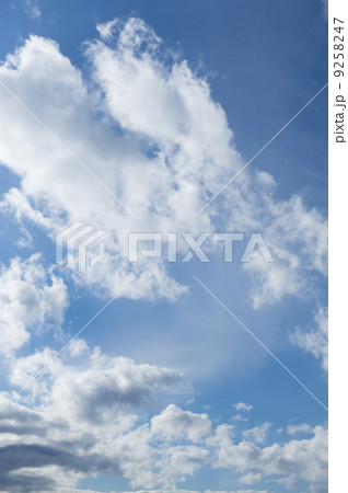 秋の雲 9258247