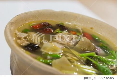 Short rib in spicy and sour soup Short rib in spicy and sour soup 9258565