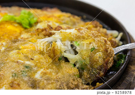 Fried oysters with egg and scoop on hot plate 9258978