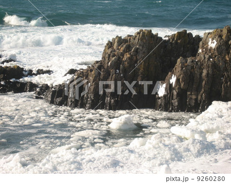 流氷と岩 9260280