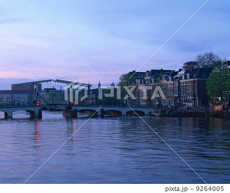 オランダ アムステルダムの夕景 9264005