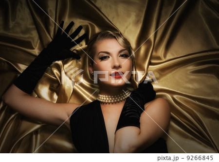 Lovely woman retro portrait Lovely woman retro portrait 9266845
