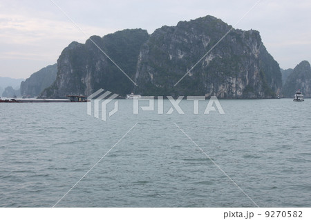 ベトナムハノイのハロン湾 9270582