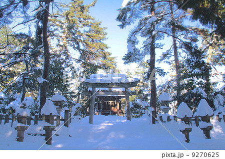 「日本三景」天橋立、天橋立神社（橋立明神）の雪景色 9270625