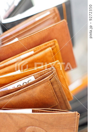 Wallets display 9272350