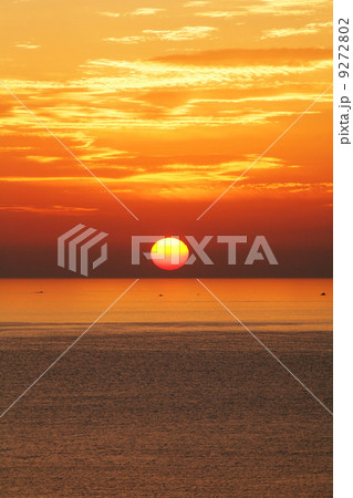 Sunset ocean romantic 9272802