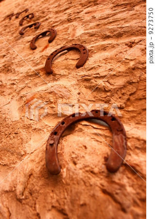 Rusty Horsehoes Rusty Horsehoes 9273750