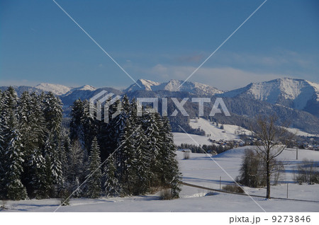 Winter mountains on a bright sunny day Winter mountains on a bright sunny day 9273846