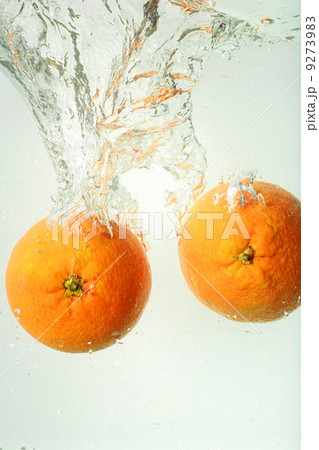 oranges water splash fresh drop 9273983