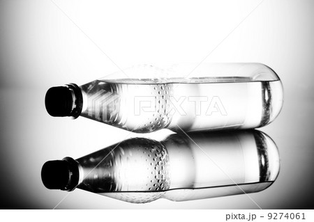 water bottle mineral 9274061