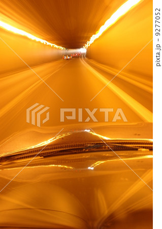 Tunnel motion blur 9277052