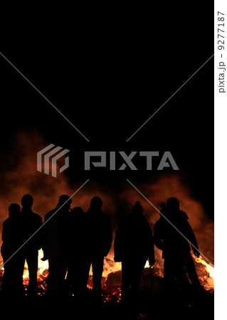 people bonfire people bonfire 9277187