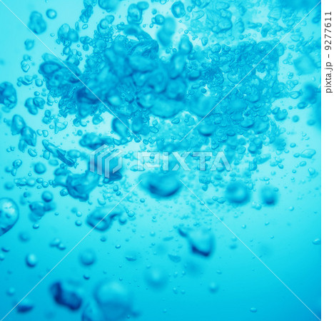 air bubbles in fresh blue water 9277611