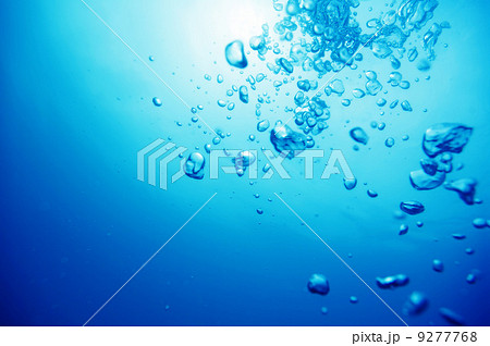 air bubbles in fresh blue water 9277768