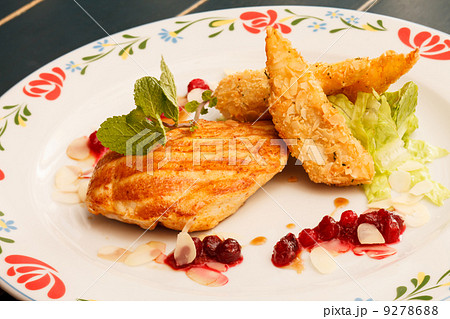 chicken with cranberry sauce 9278688