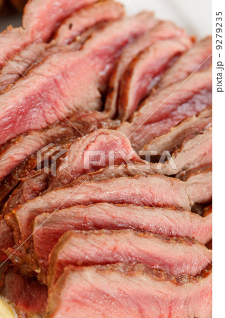 roasted beef with vegetables 9279235