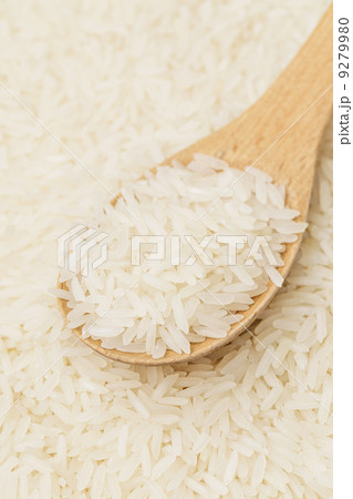 White rice on teaspoon 9279980