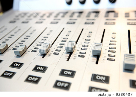 audio mixing console 9280407