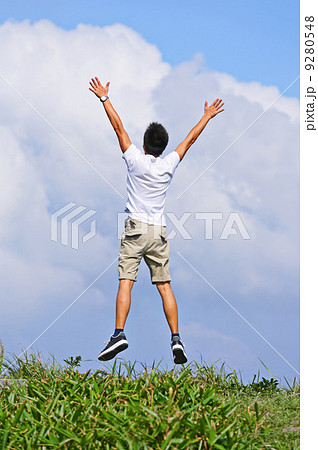 man jump freely 9280548