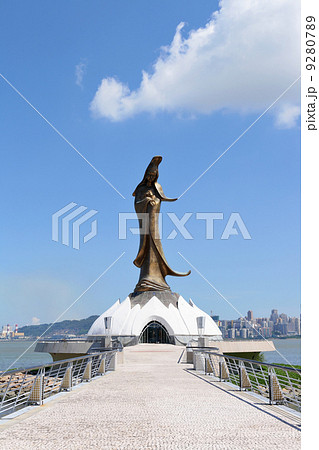 Statue of Kun Iam 9280789