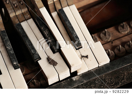 broken piano keyboard broken piano keyboard 9282229