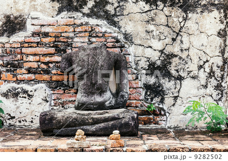 Broken Buddha at Ayuttaya, Thailand Broken Buddha at Ayuttaya, Thailand 9282502