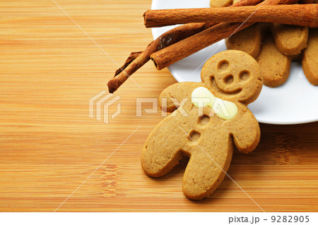 Christmas gingerbread men 9282905